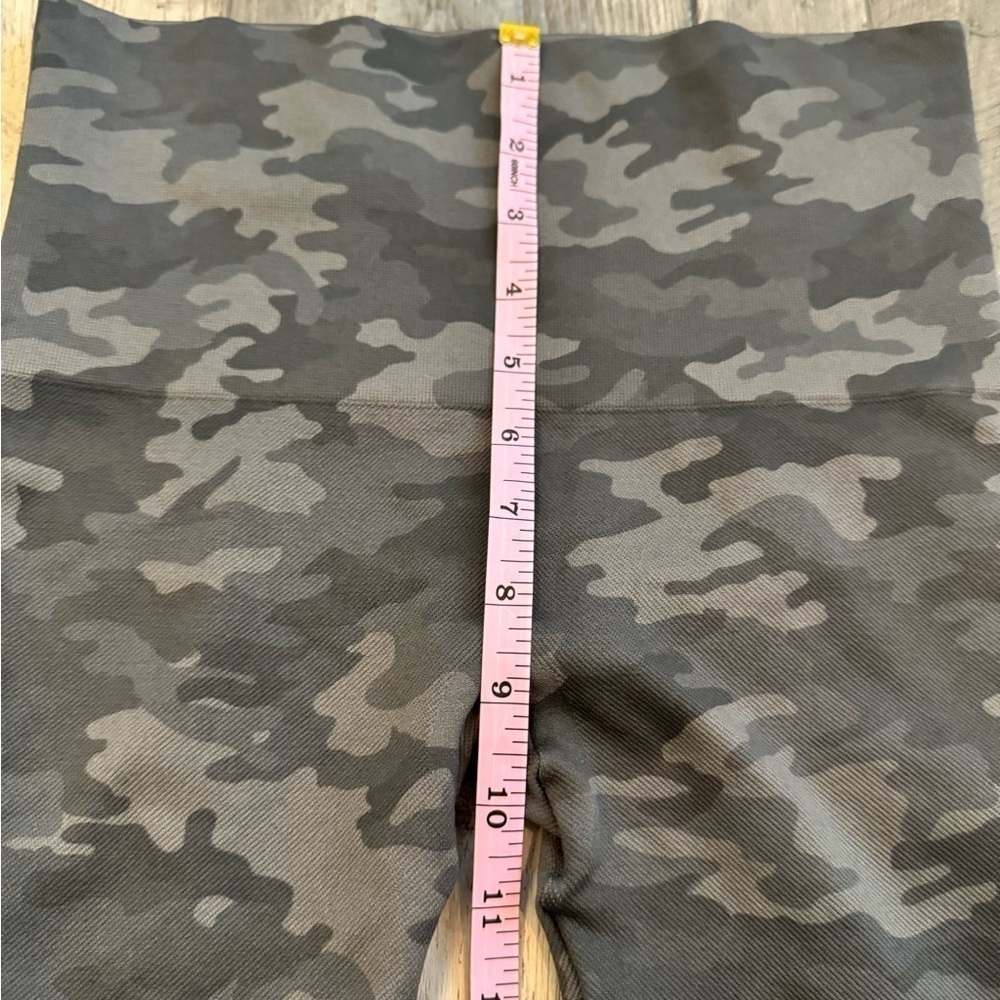 Spanx Womens Leggings Medium Gray Camo Look At Me Now Cropped Length - Picture 4 of 8